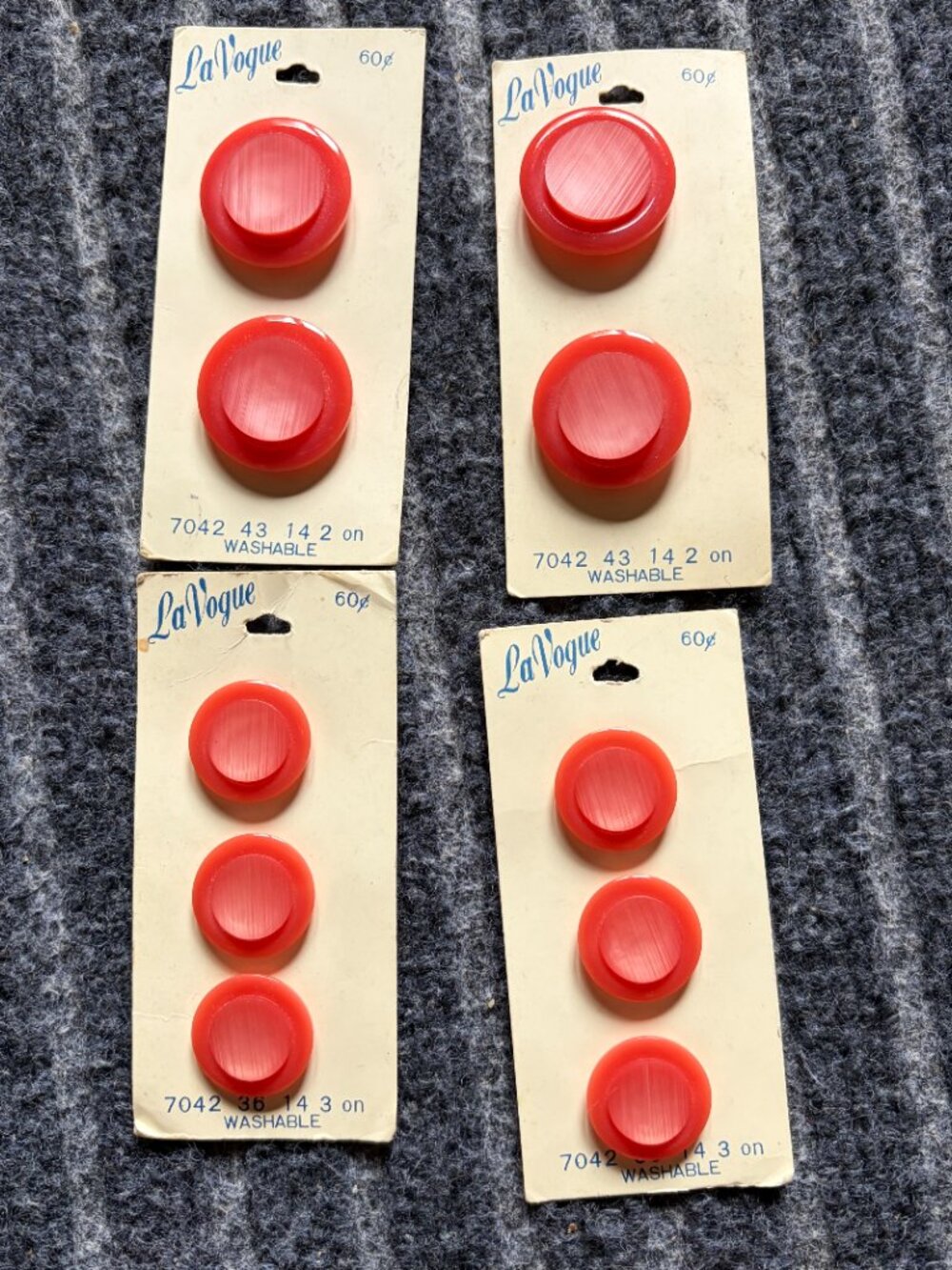 La Vogue Vintage Round Coral Buttons 2 Sizes #7042